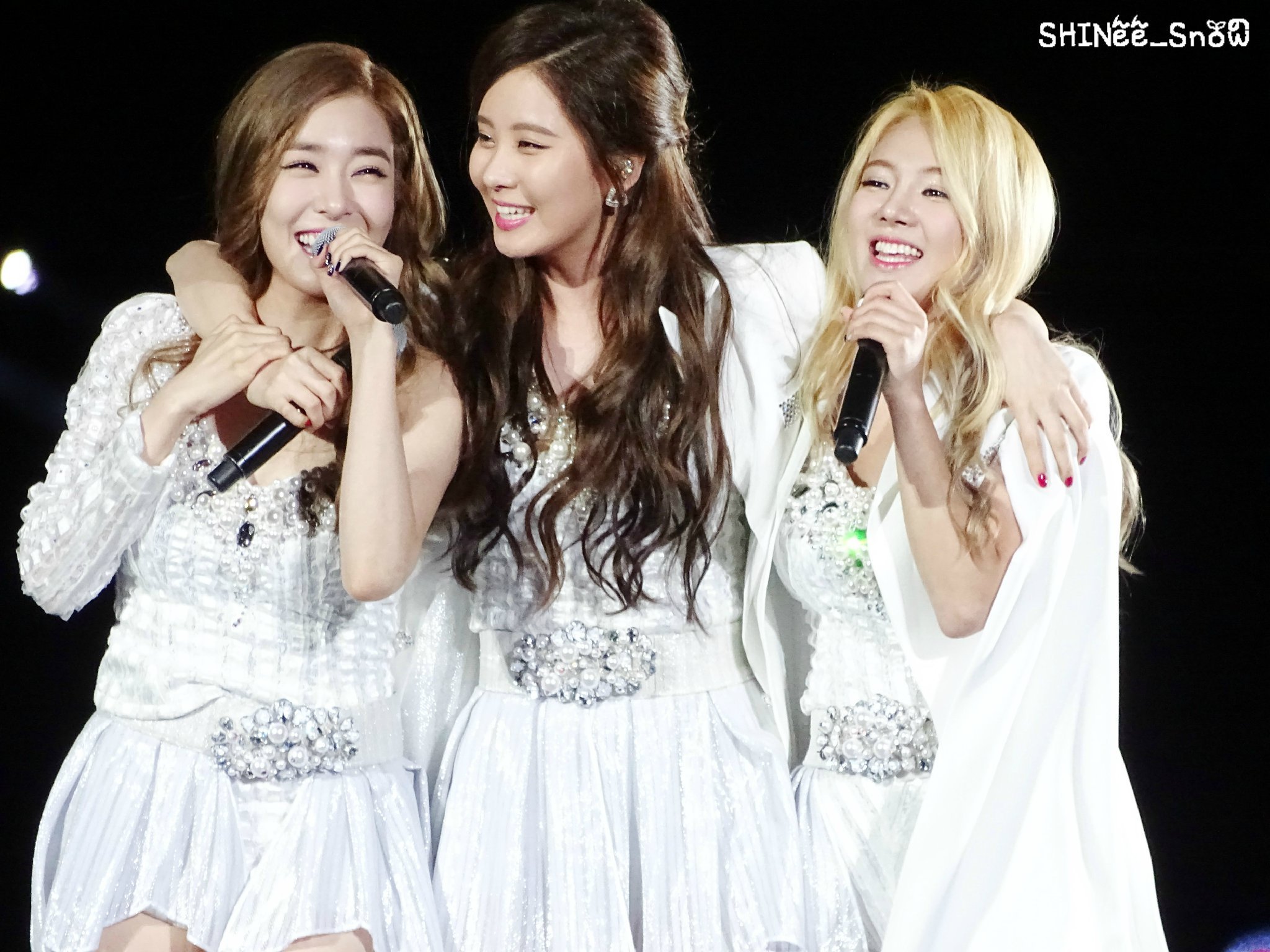 [PIC][17-10-2014]SNSD khởi hành đi Thượng Hải – Trung Quốc để tham dự "SMTOWN LIVE WORLD TOUR IV IN SHANGHAI" vào tối nay - Page 9 8e984a9fgw1elk43wte74j21kw16owpt