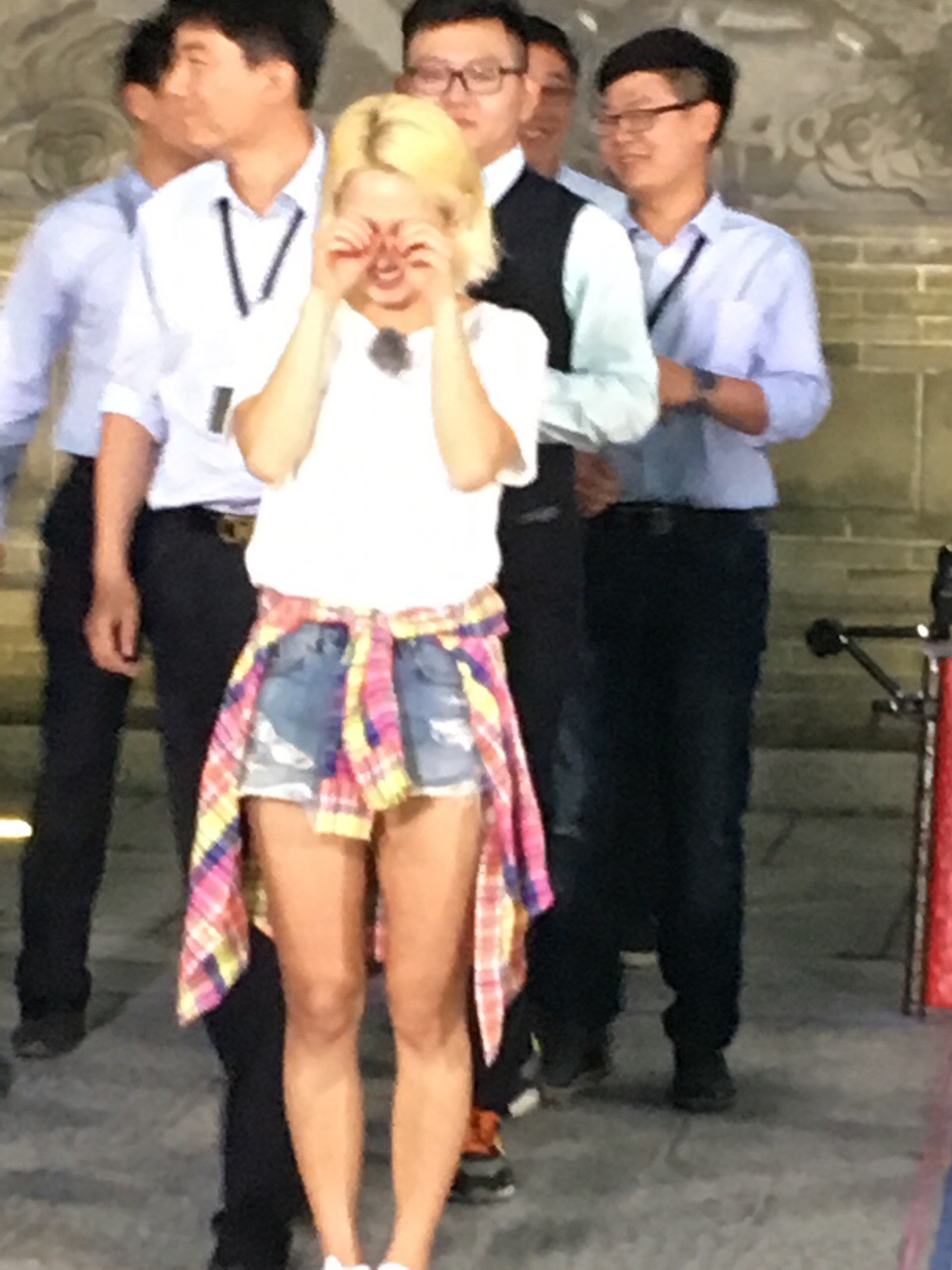 [PIC][23-05-2016]Sunny và HyoYeon khởi hành đi Trung Quốc để ghi hình cho chương trình '스타강림/Star Descent' vào tối nay 8f589affjw1f46p60fsvgj20qo0zkjwz