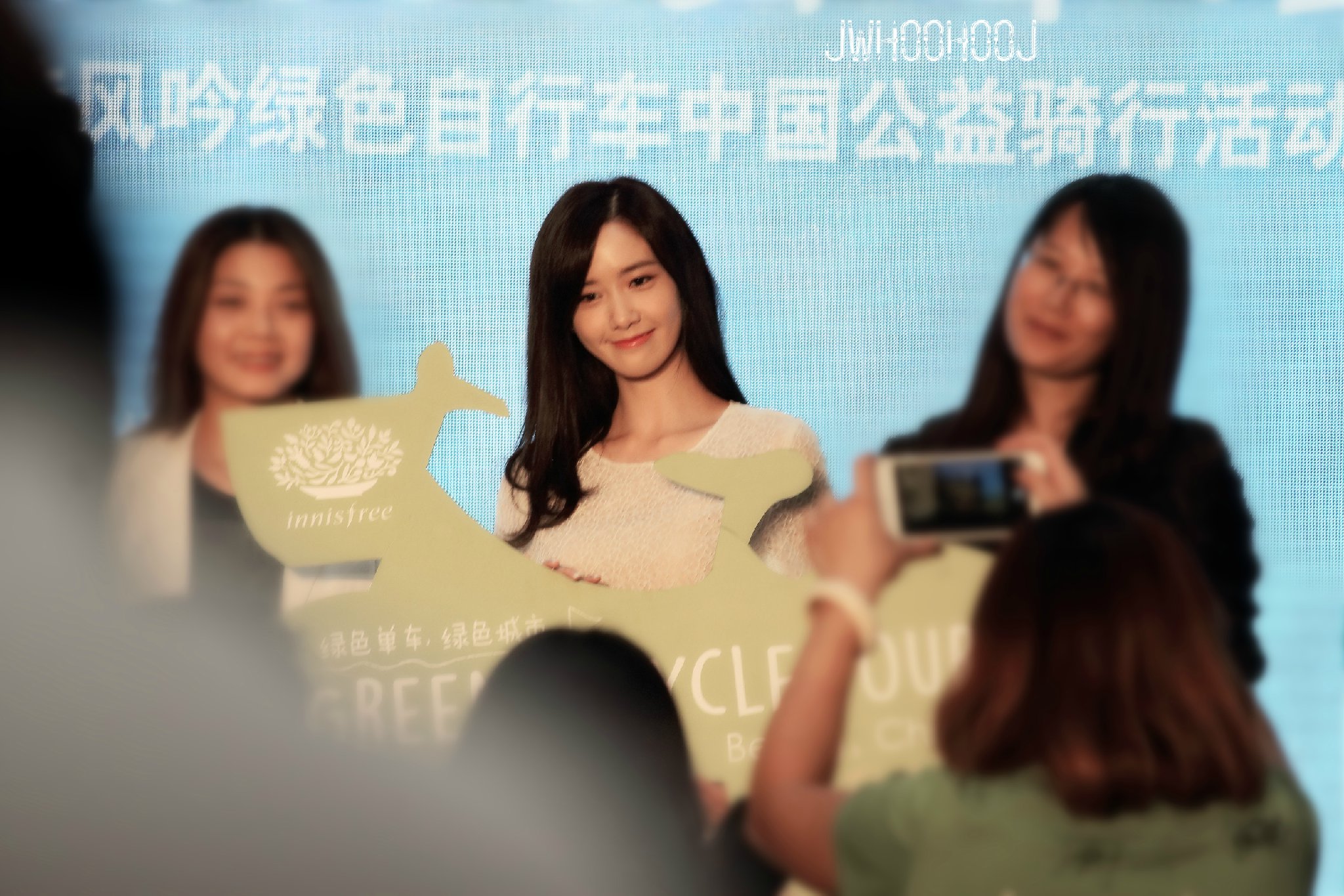 [PIC][18-09-2015]YoonA khởi hành đi Bắc Kinh - Trung Quốc để tham dự sự kiện "Innisfree GREEN BICYCLE TOUR" vào sáng nay - Page 3 90963b71jw1ew7wnui42yj21kw11x4c6