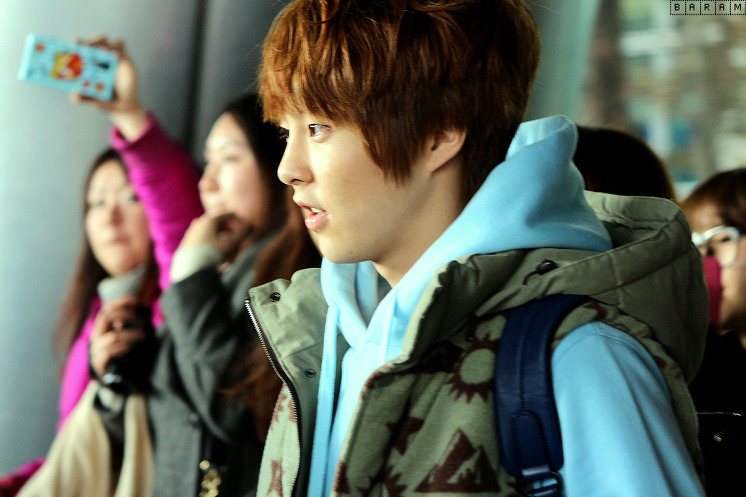 [Fantaken] 010113 EXO M XiuMin @ Incheon + Nanjing Airport 97e4ea75jw1e0e3ehwq83j