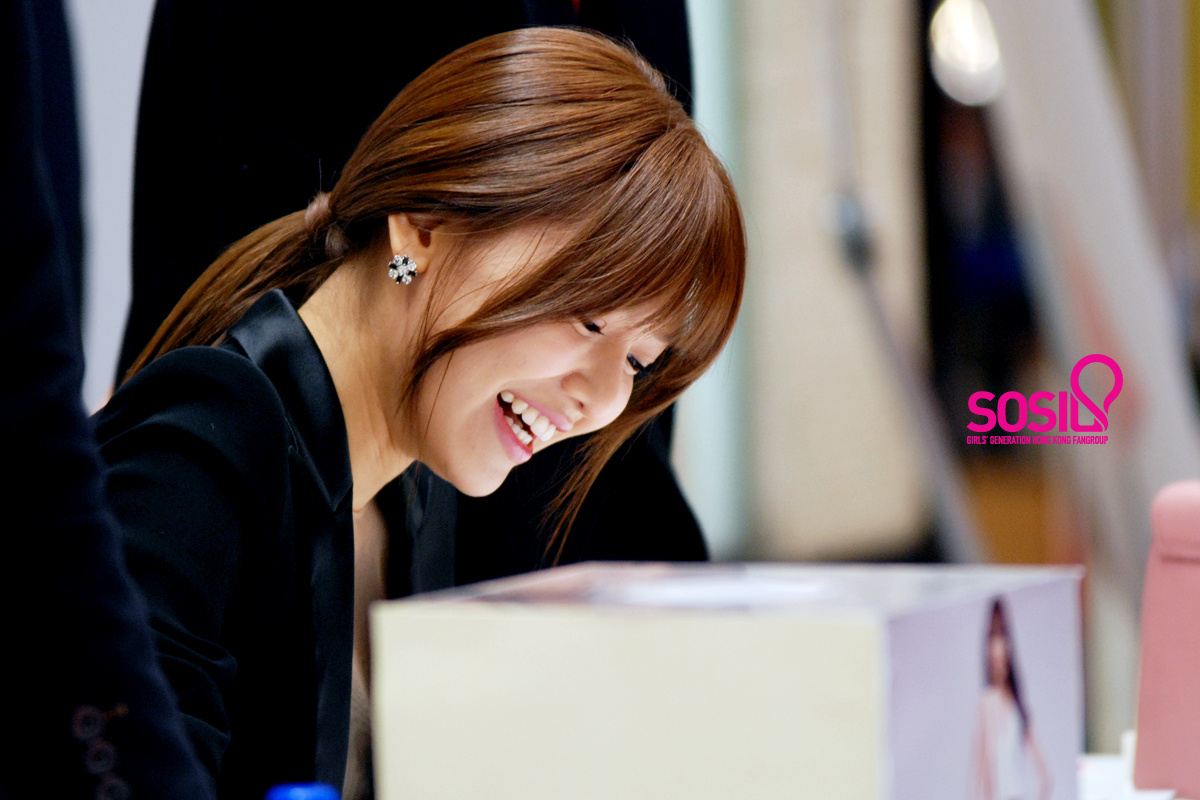 [PIC][20-02-2013]SooYoung xuất hiện tại buổi fansign cho thương hiệu "Double M" vào chiều nay - Page 2 9b42076bjw1e2242ff6ruj
