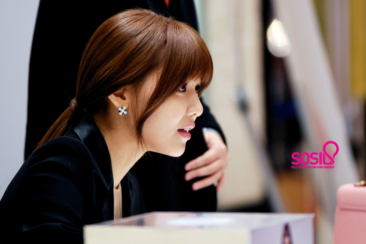 [PIC][20-02-2013]SooYoung xuất hiện tại buổi fansign cho thương hiệu "Double M" vào chiều nay - Page 2 9b42076bjw1e2242gwd3aj