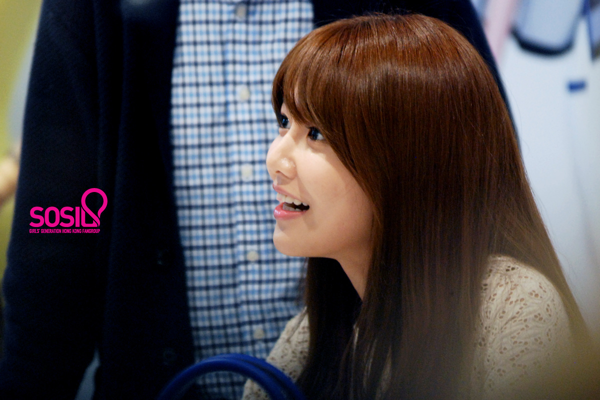 [PIC][06-04-2013]SooYoung xuất hiện tại buổi fansign thứ 2 cho thương hiệu "Double M" vào chiều nay  - Page 3 9b42076bjw1e3m14bufnmj