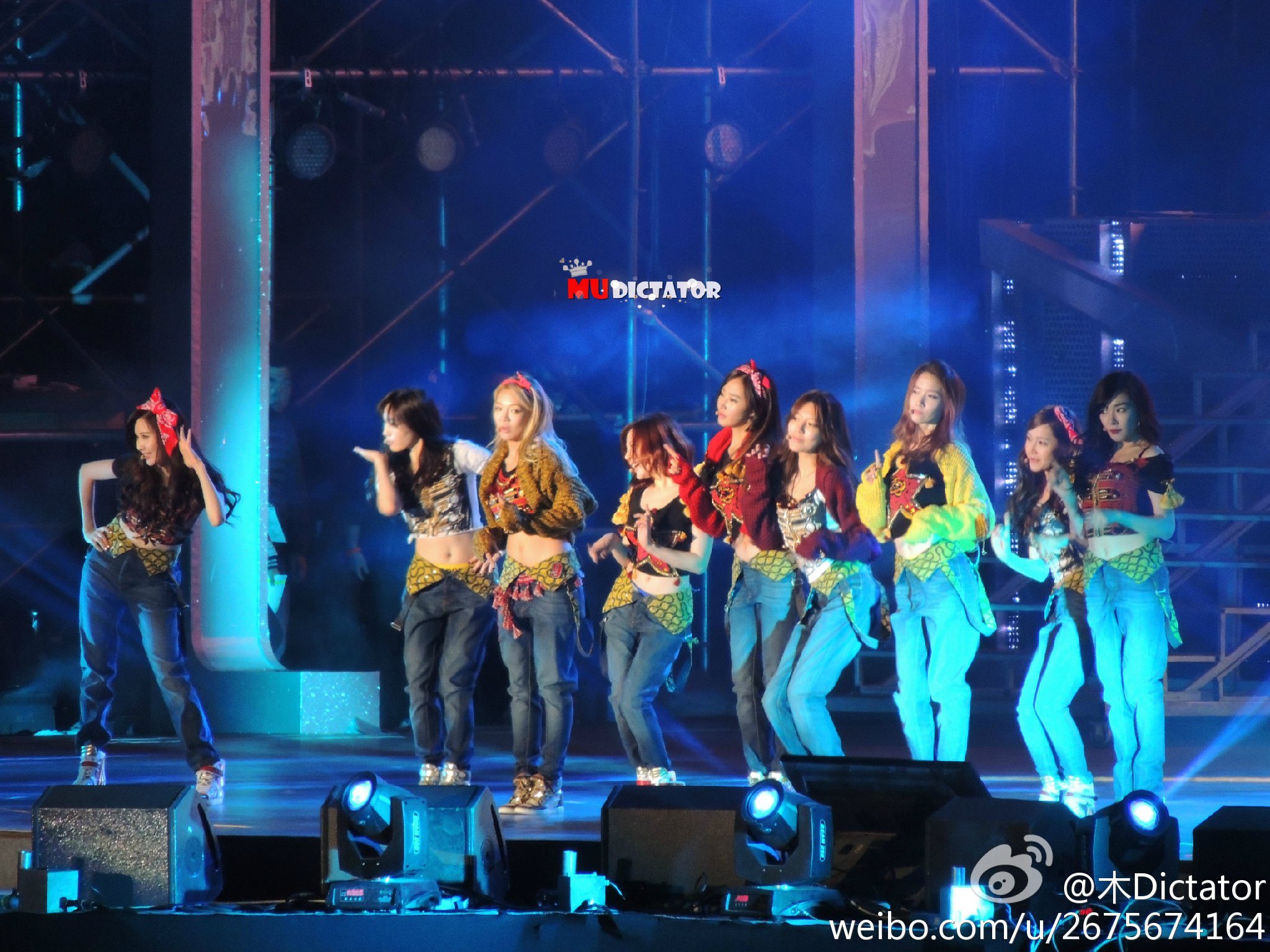 [PIC][18-10-2013]SNSD khởi hành đi Bắc Kinh để tham gia "SMTOWN Live World Tour III in Beijing" vào chiều nay - Page 4 9f7b8c34jw1e9rediw7iqj21kw16ows3