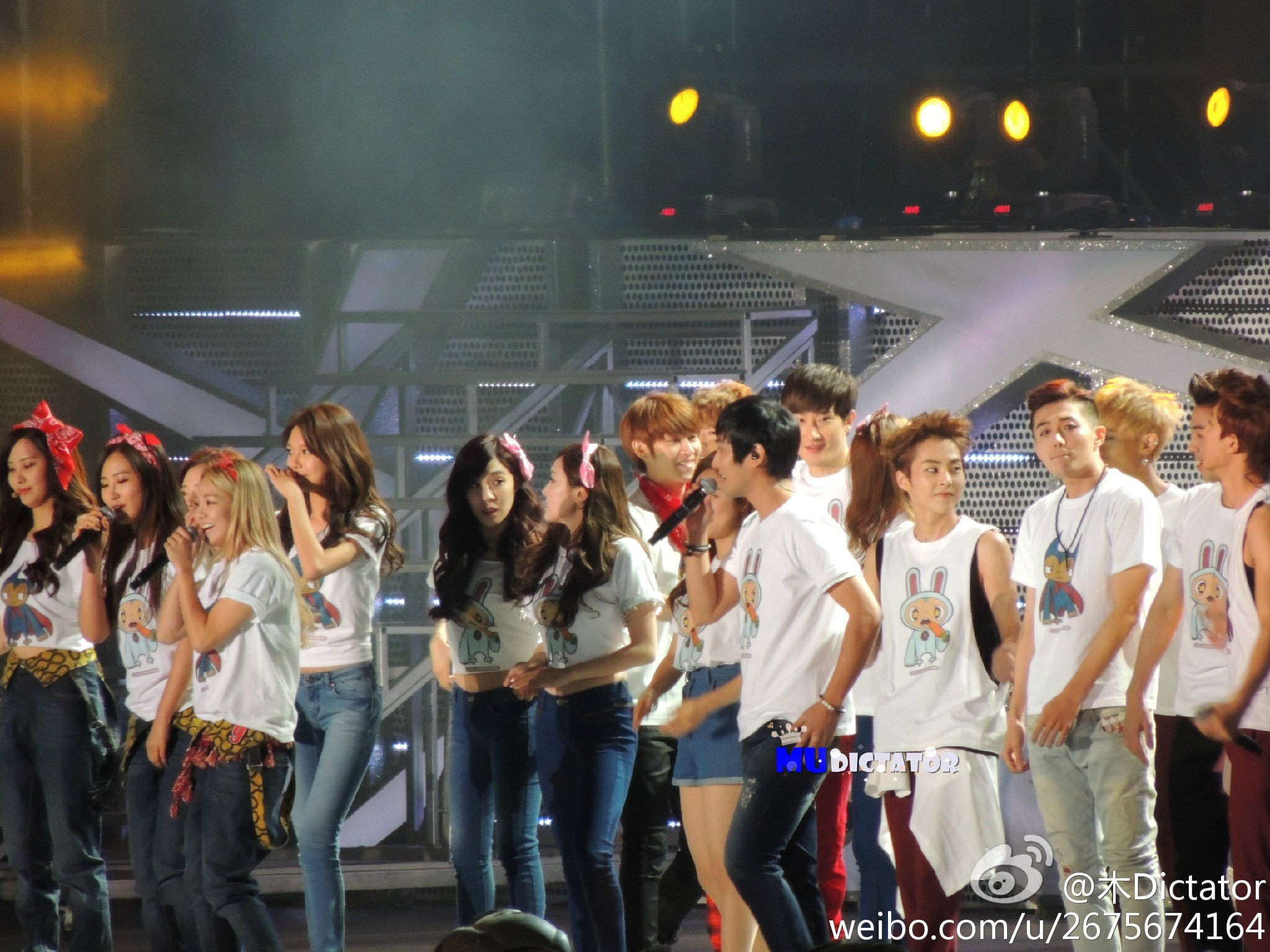 [PIC][18-10-2013]SNSD khởi hành đi Bắc Kinh để tham gia "SMTOWN Live World Tour III in Beijing" vào chiều nay - Page 4 9f7b8c34jw1e9rf6n5s7qj21kw16oanc