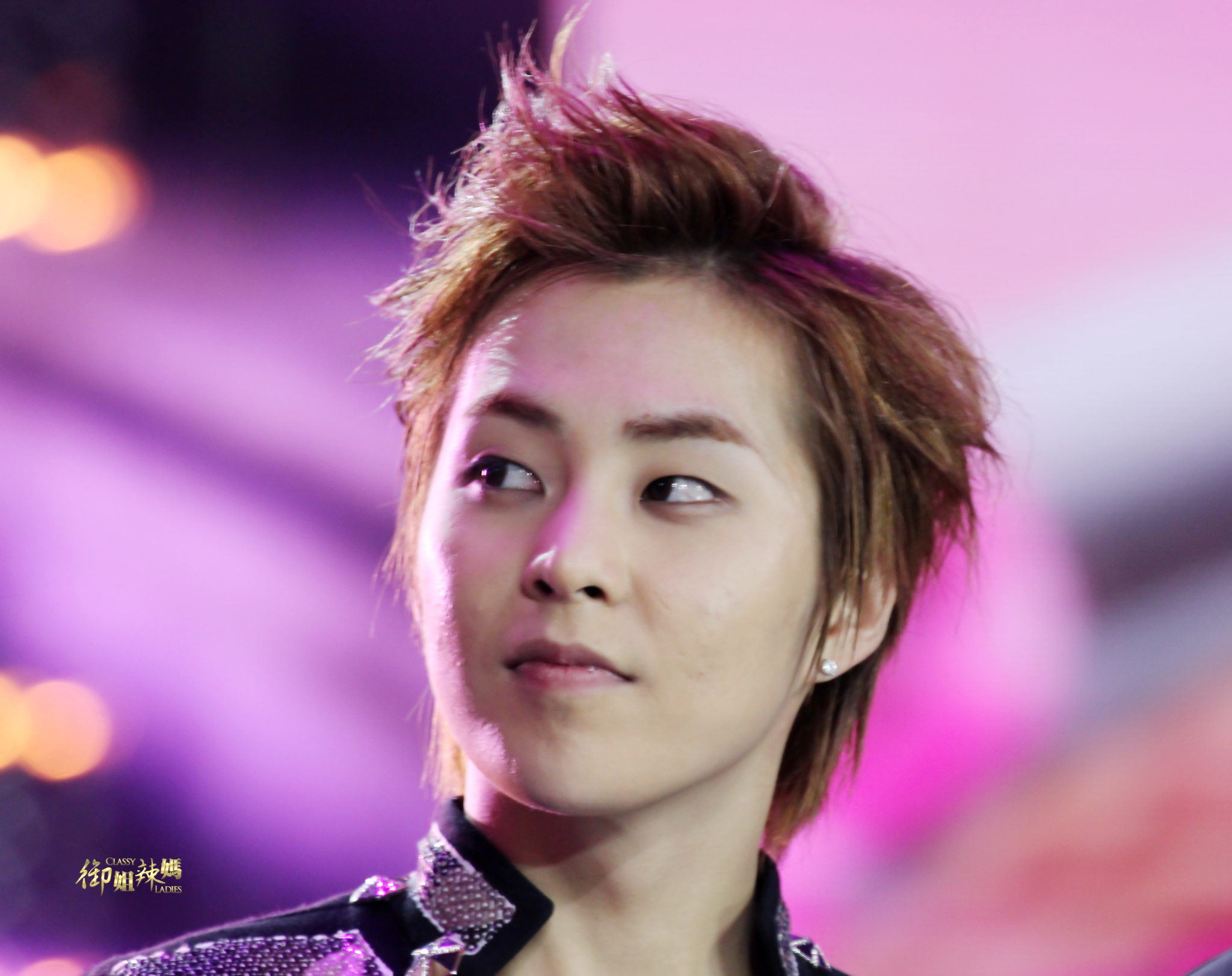 [Fantaken] 170912 EXO M XiuMin @ Mengniu Annual Billboard Music Festival A1be8071gw1dx33dvx2hfj