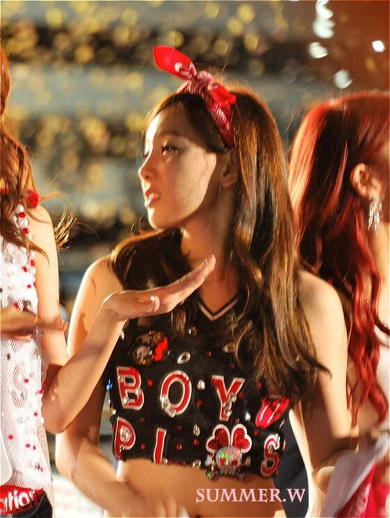 [PIC][01-09-2013]Hình ảnh mới nhất từ "Incheon Korean Music Wave 2013" của SNSD và MC YulTi vào tối nay - Page 2 A2be6f0ejw1e88ifz8rugj20fl0kq0up