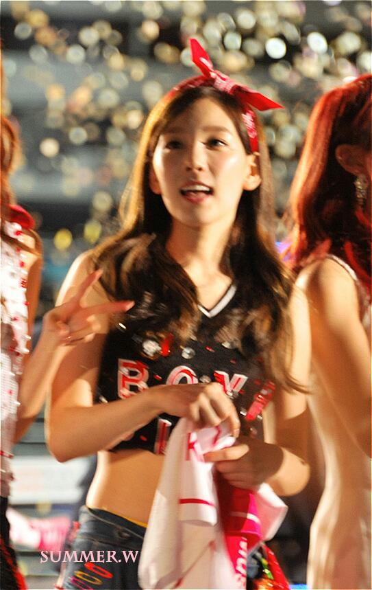 [PIC][01-09-2013]Hình ảnh mới nhất từ "Incheon Korean Music Wave 2013" của SNSD và MC YulTi vào tối nay - Page 2 A2be6f0ejw1e88ig2rin0j20f30nv761