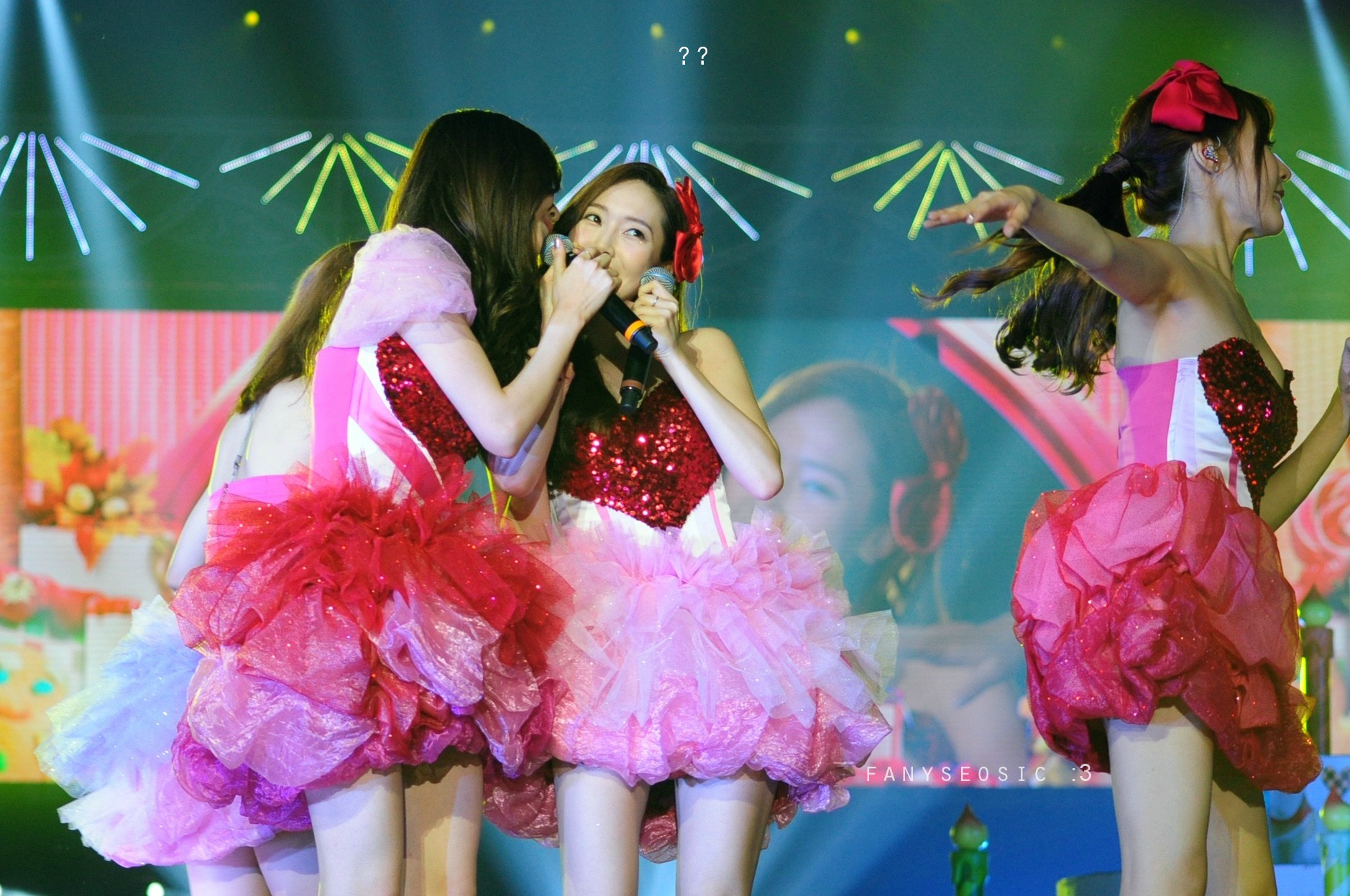 [PIC][08/09/10-11-2013]Hình ảnh mới nhất từ "2013 Girls' Generation's World Tour – Girls & Peace in HongKong" của SNSD - Page 16 A5d75bb5gw1eah8ie37x6j21g60yn4cy