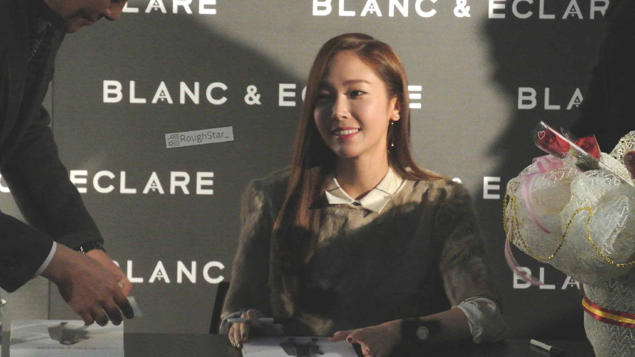 [PIC][22-12-2014]Jessica tham dự buổi fansign cho "BLANC&ECLARE" chi nhánh Seoul, Hàn Quốc vào chiều nay A75aa07ajw1enstkh0lytj21kw0w0k02