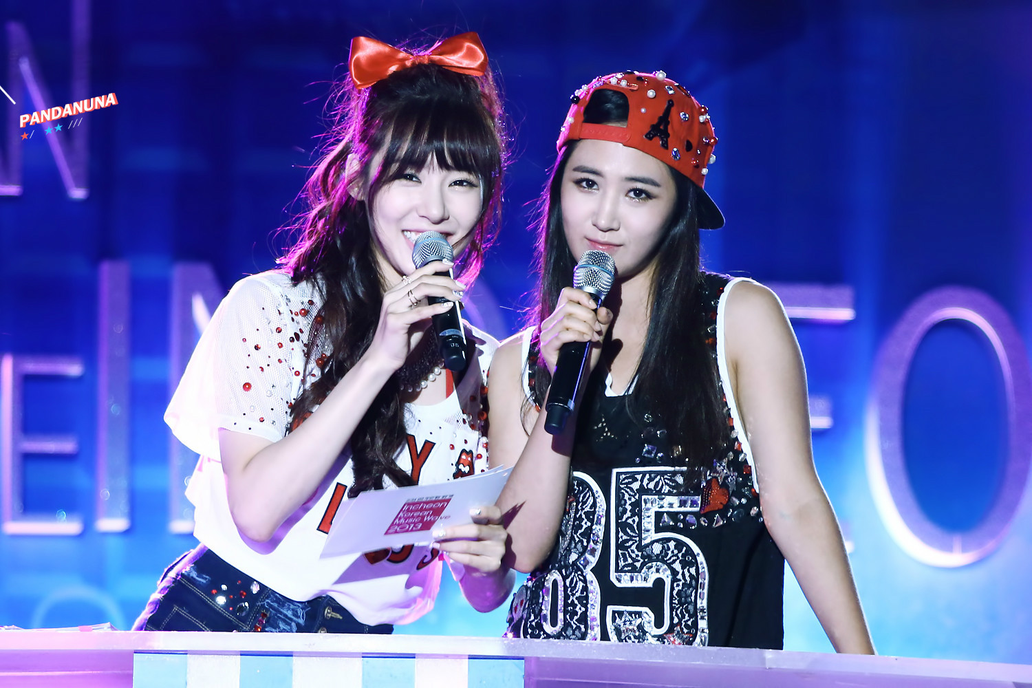 [PIC][01-09-2013]Hình ảnh mới nhất từ "Incheon Korean Music Wave 2013" của SNSD và MC YulTi vào tối nay - Page 7 A94731f8gw1e8u6p8x5hvj215o0rsqdb