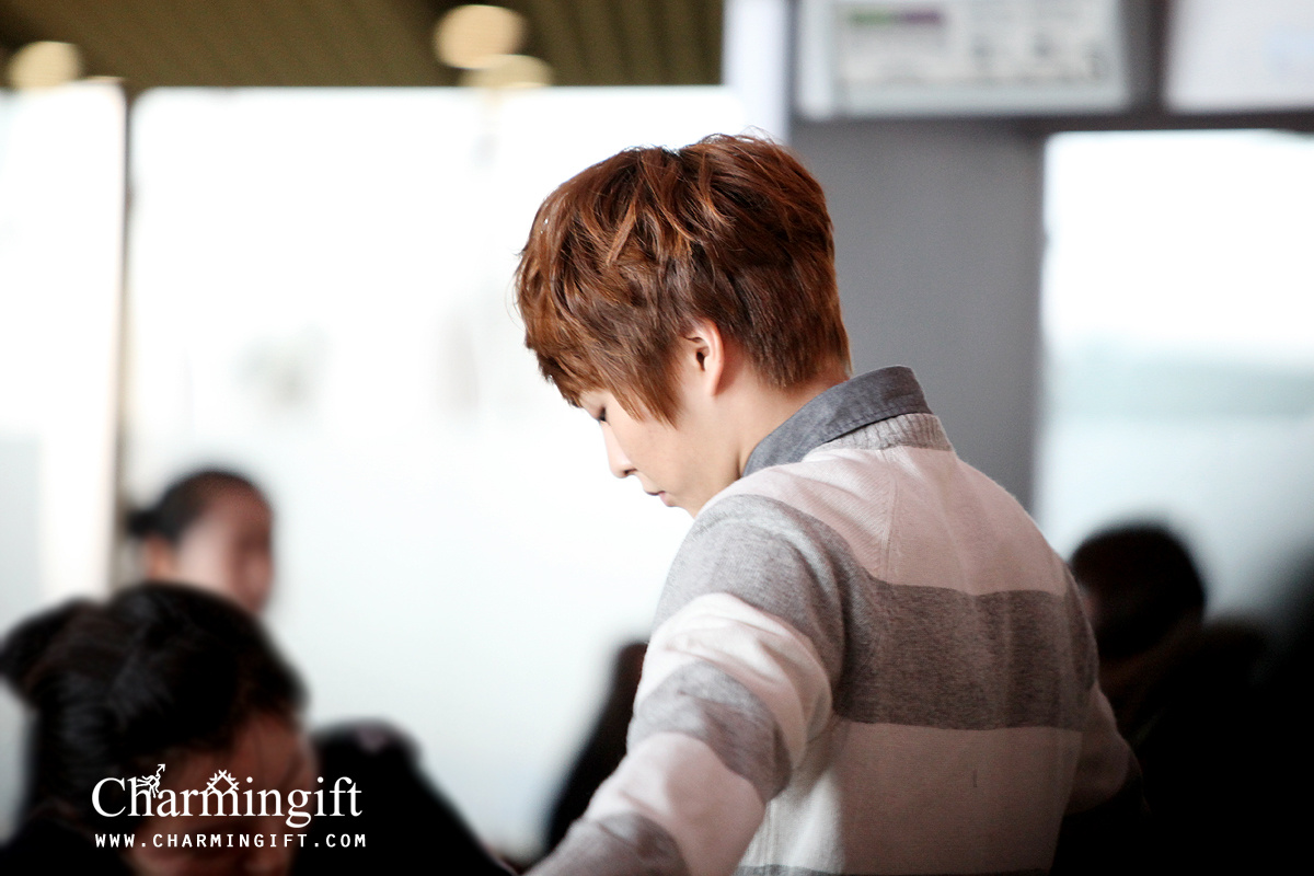 [Fantaken] 081212 EXO M XiuMin @ Incheon + Beijing Airport Ac03bd0ajw1e0n69a334aj