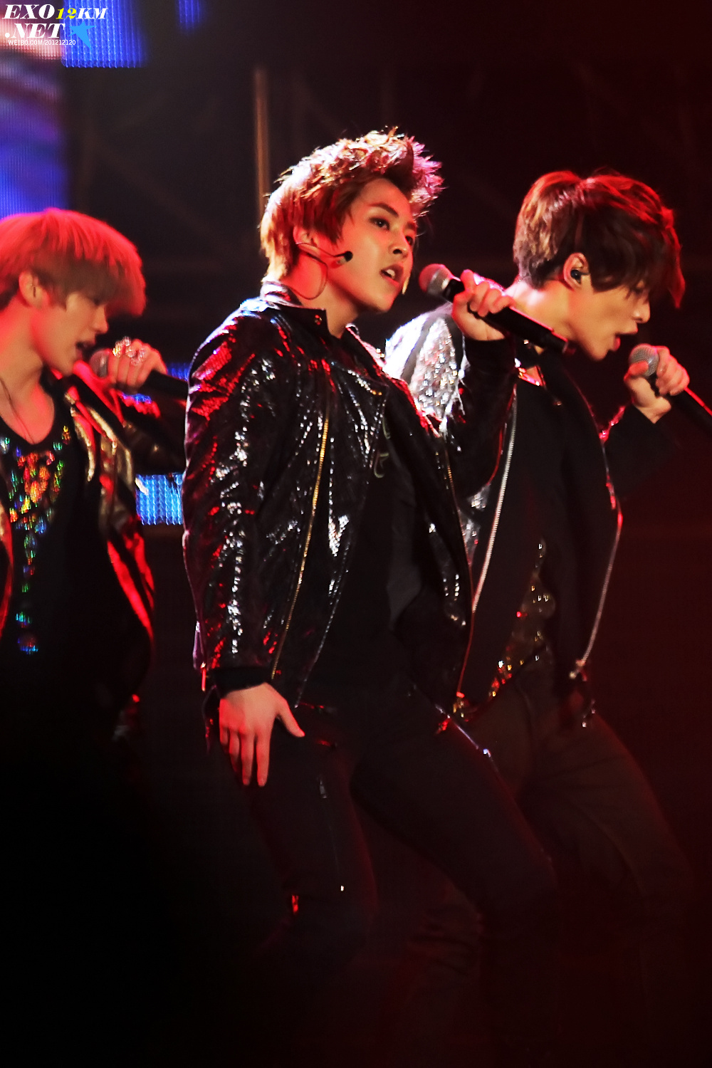 [Fantaken] 091212 EXO M XiuMin @ Chongqing Irreplaceable Concert  Ae7c5a2djw1dzwh6x6j0kj