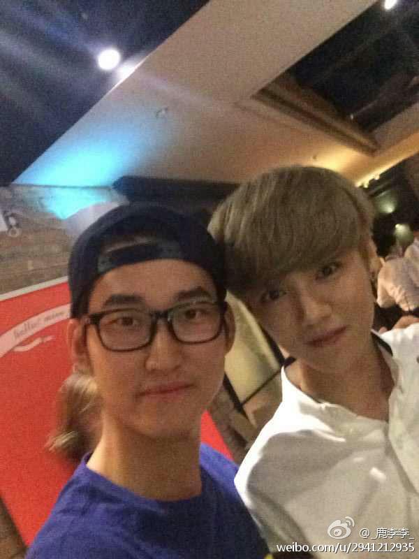 [OTHER] Luhan with Back to 20 cast and crew members [12P] Af4f5907jw1eiswizy254j20go0m8wfm