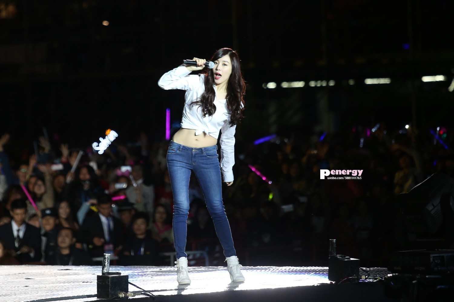 [PIC][18-10-2013]SNSD khởi hành đi Bắc Kinh để tham gia "SMTOWN Live World Tour III in Beijing" vào chiều nay - Page 4 B2e1ca03jw1e9rndntqyxj215o0rs78r