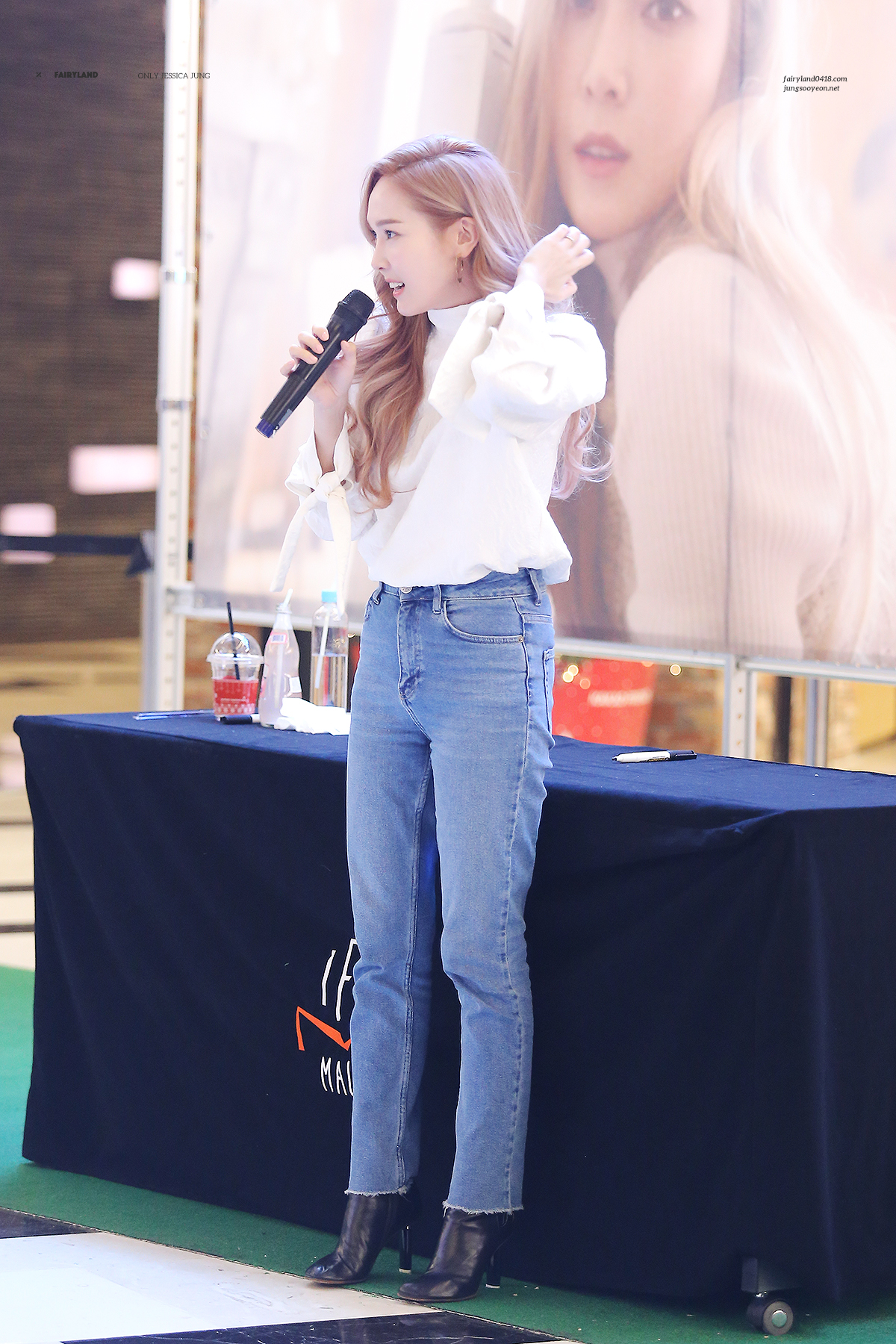 [PIC][14-12-2016]Jessica tham dự buổi Fansign cho “WONDERLAND” vào tối nay Bb8cd55cgw1farscx4sl9j20xc1e0kjl