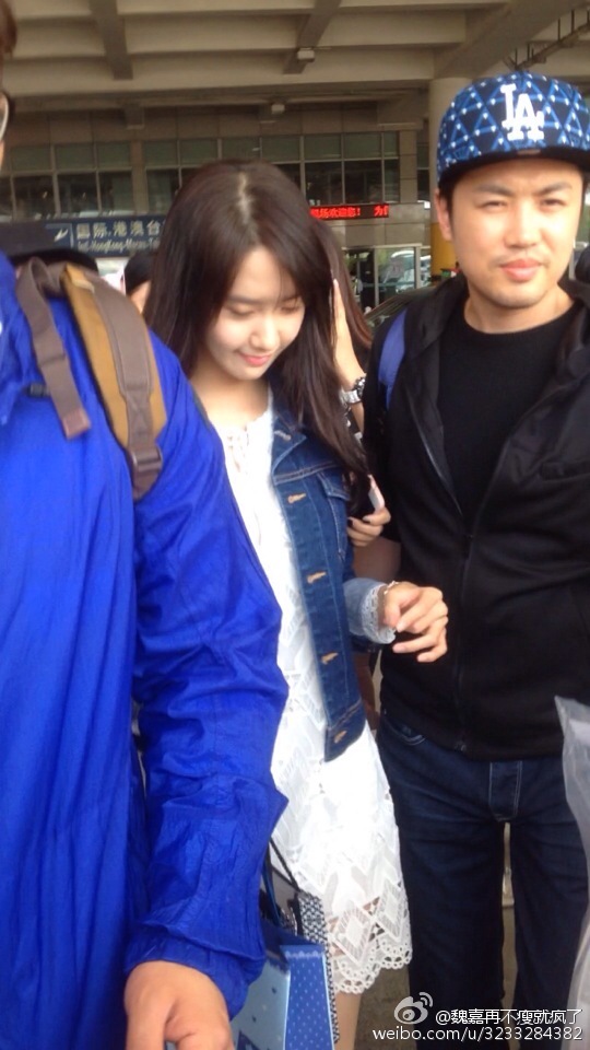 [PIC][28-04-2015]YoonA khởi hành đi Trung Quốc vào trưa nay C0b8011ejw1erl9u0nrunj20f00qodix