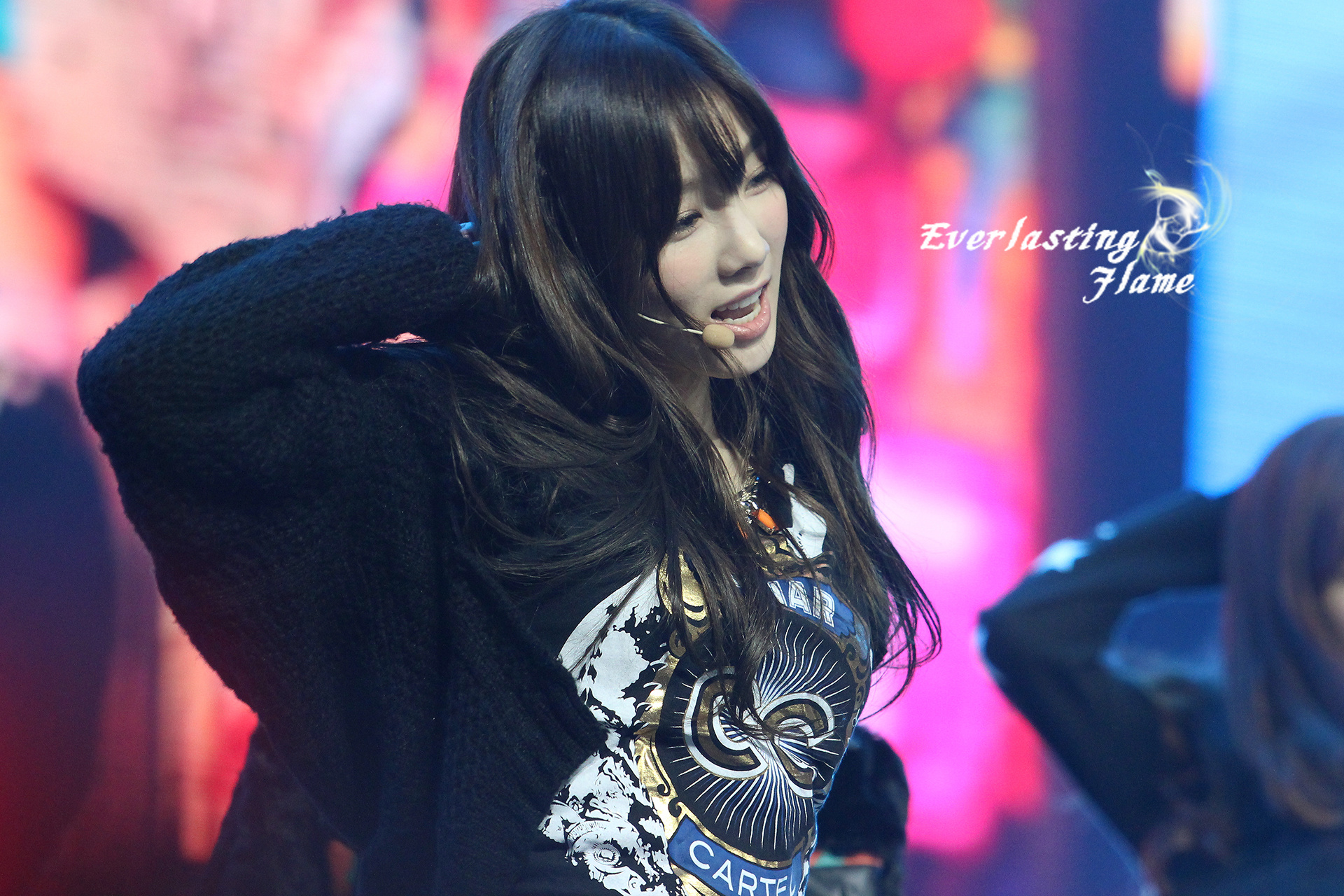 [PIC][30-11-2013]SNSD khởi hành đi Thượng Hải - Trung Quốc để tham dự sự kiện "Happy Night" của "Blade & Soul" vào sáng nay - Page 9 C6025fa4jw1eb6potdypaj21hc0zk1kx