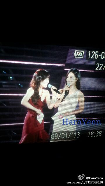 [PIC][01-09-2013]Hình ảnh mới nhất từ "Incheon Korean Music Wave 2013" của SNSD và MC YulTi vào tối nay C658338ajw1e876r1aqx4j20a00hsgm5