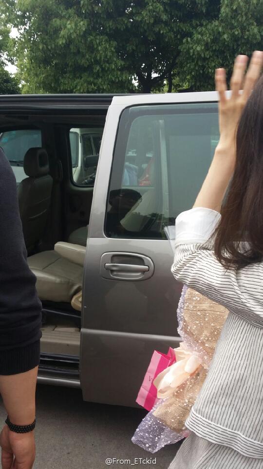 [PIC][20-05-2015]YoonA khởi hành đi Trung Quốc vào trưa nay Ceb831d2jw1esaq70mg2bj20f00qowgb