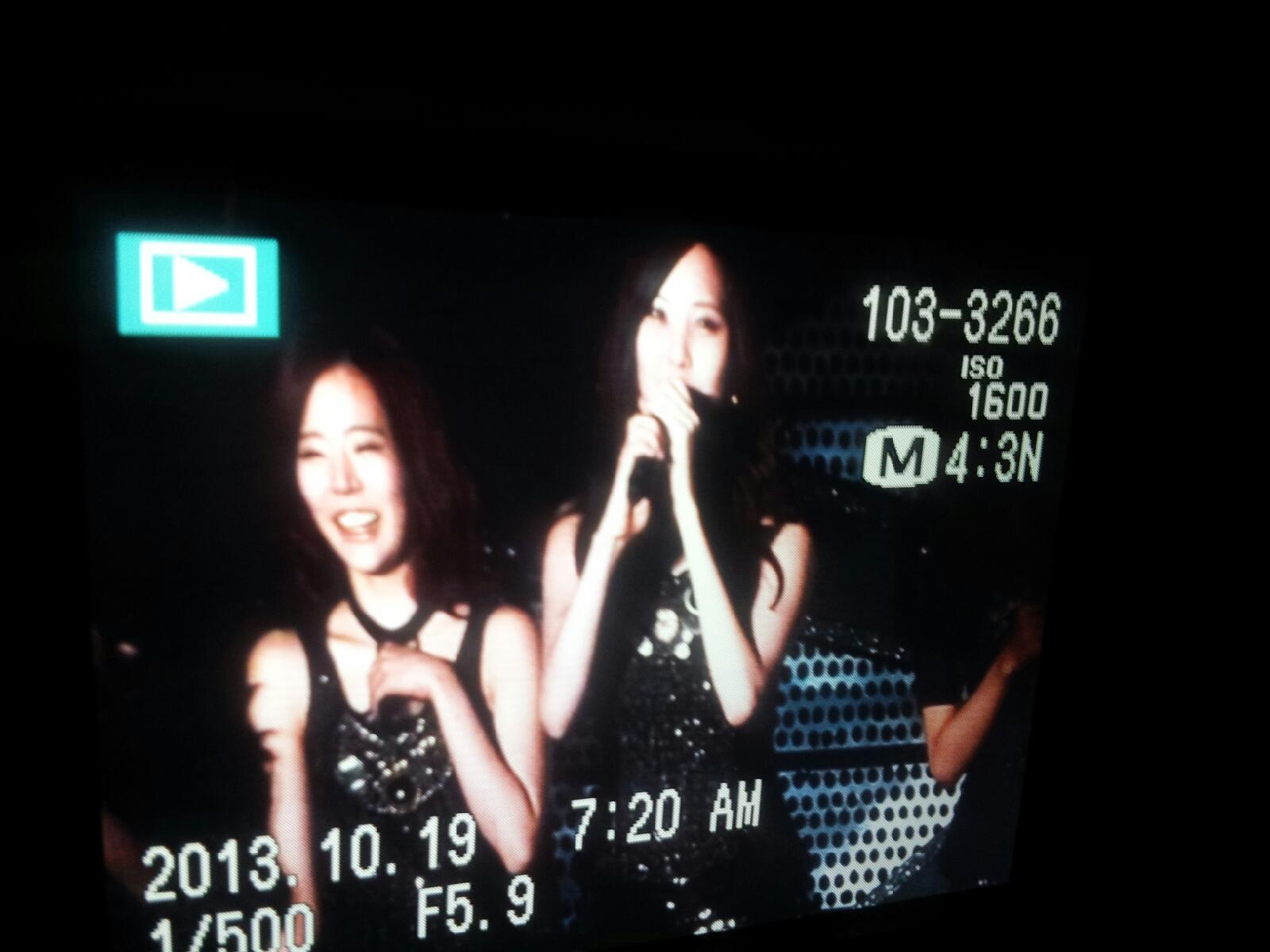 [PIC][18-10-2013]SNSD khởi hành đi Bắc Kinh để tham gia "SMTOWN Live World Tour III in Beijing" vào chiều nay - Page 2 Cf93c1e1jw1e9qqajor29j218g0xcju6