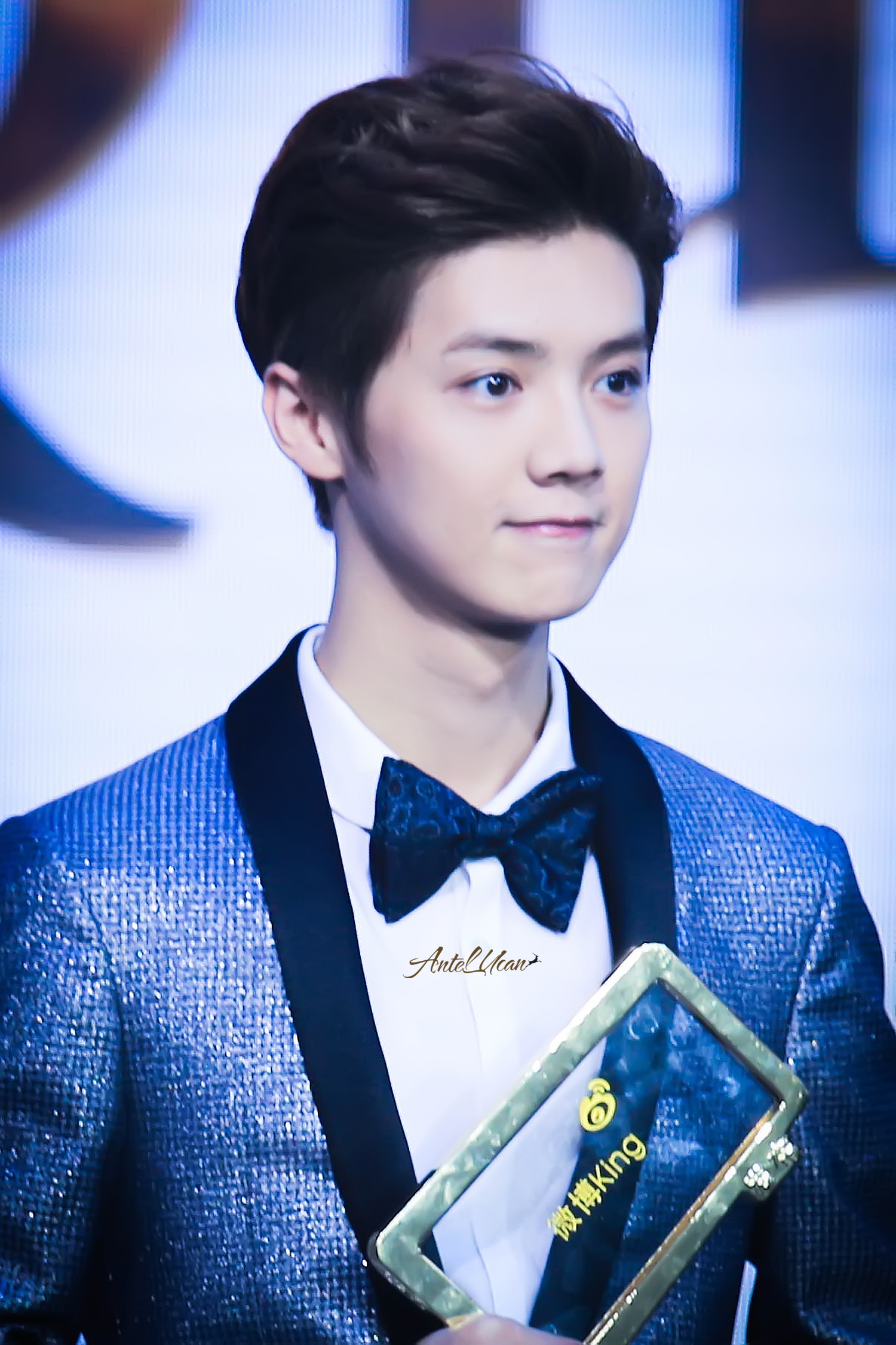 [FANTAKEN] 150115 2014 Weibo Awards Night [100P] E9c9041djw1eobb3xgeuzj215o1qjqv6