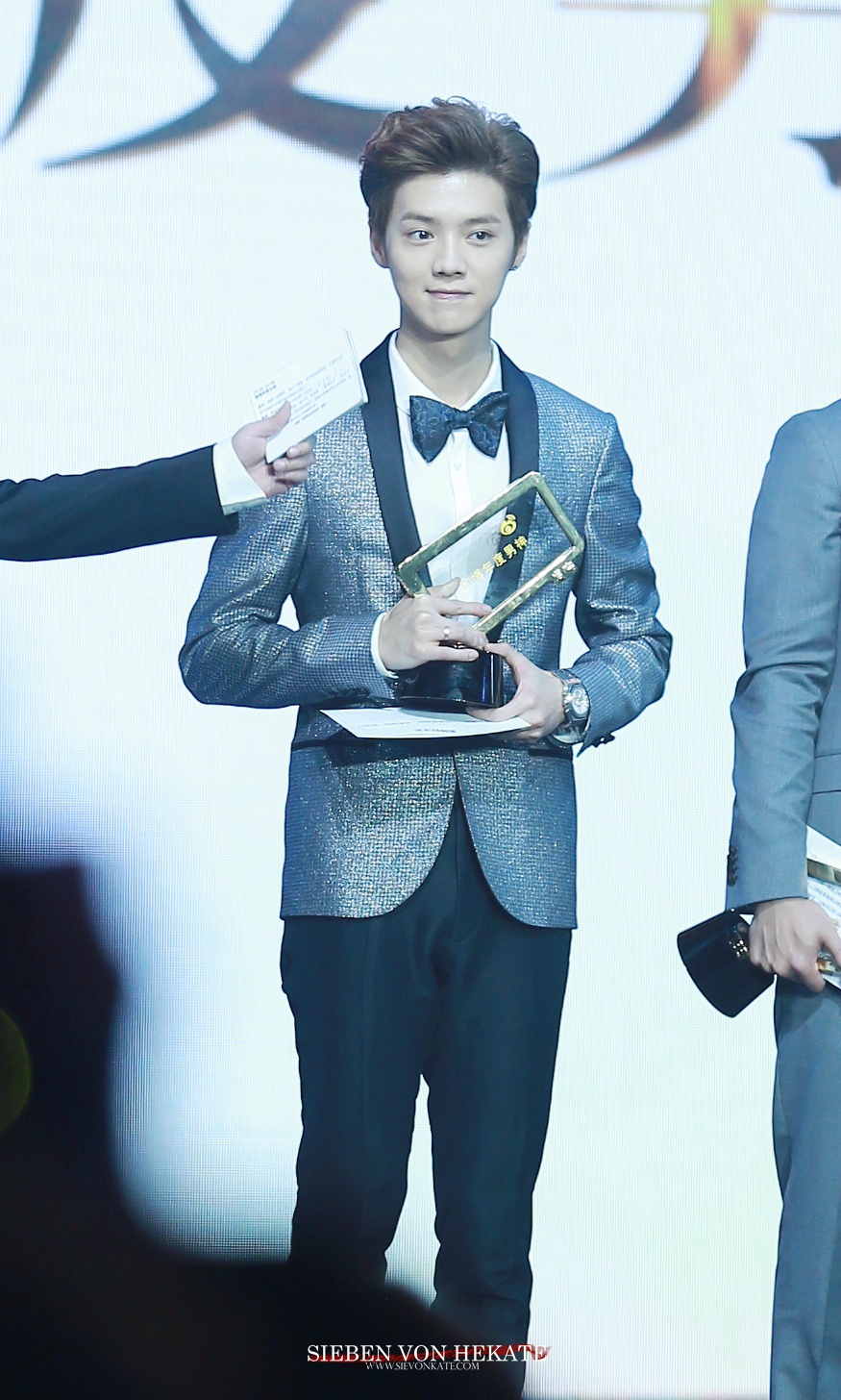 [FANTAKEN] 150115 2014 Weibo Awards Night [100P] Ebbe899agw1eobtzx80y0j20ob14gaky