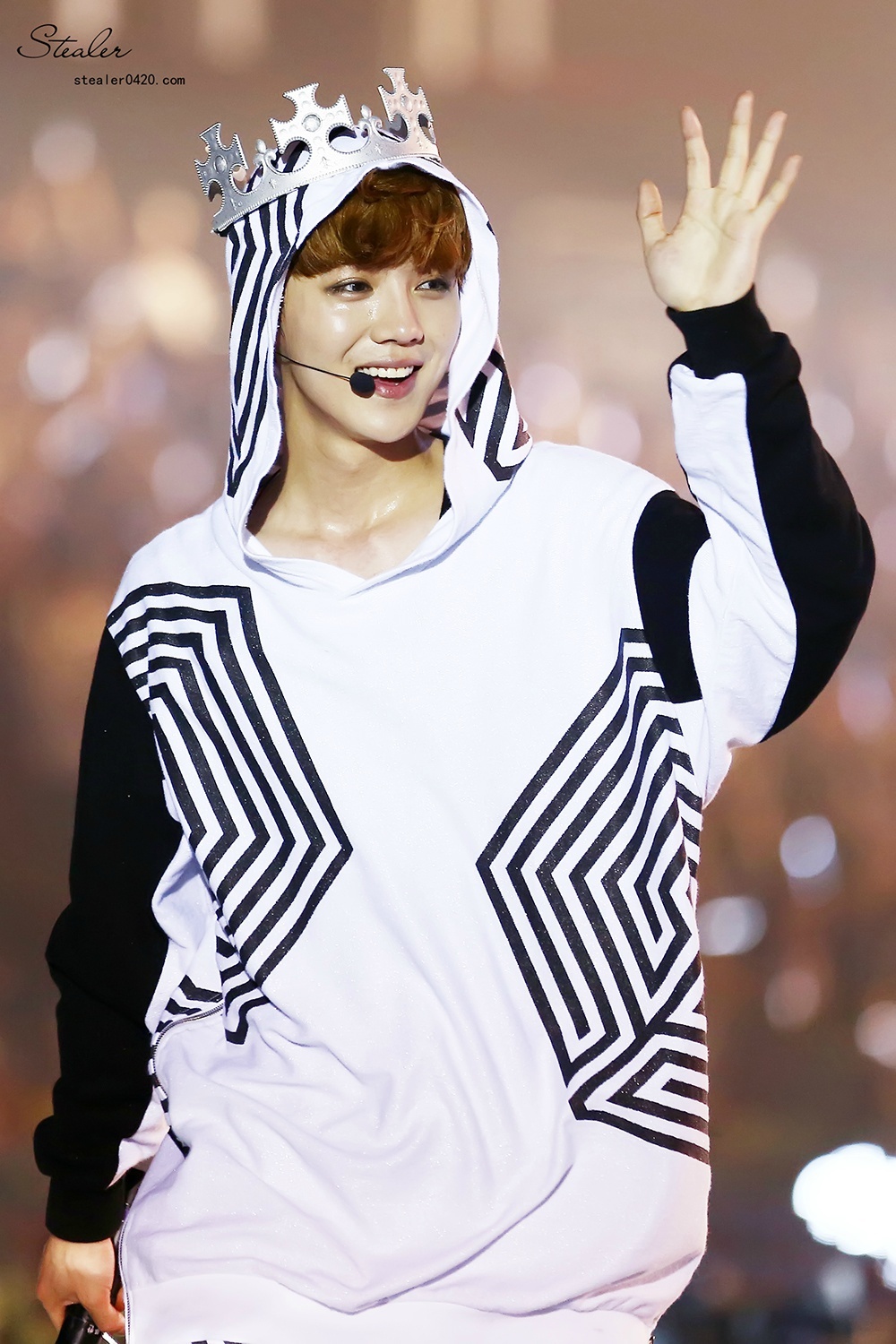 [FANTAKEN] 140601 EXO Concert "The Lost Planet" in HK - Day 1 [85P] 005Blybwgw1egzbm8frh7j30rs15on8q