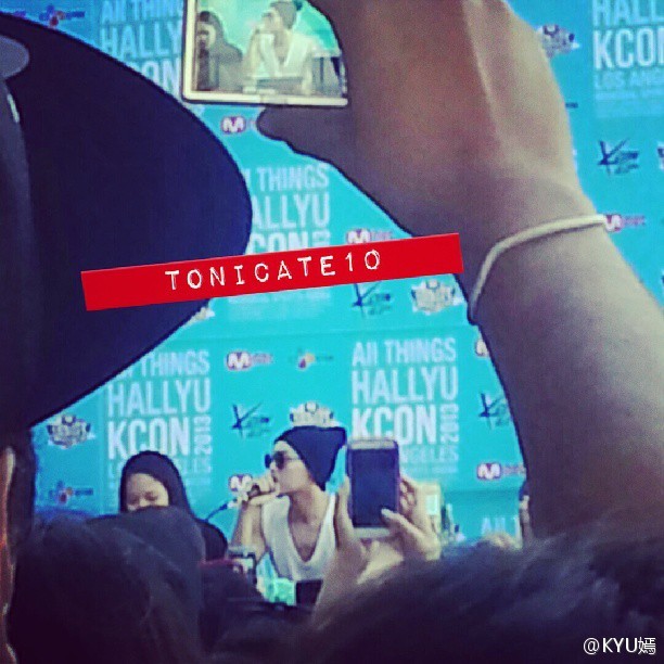 [25/8/13][Pho/Vid] GD tại sự kiện KCON 2013 - Los Angeles 6b98fa4egw1e7ykz5d1o1j20h00h0wgs