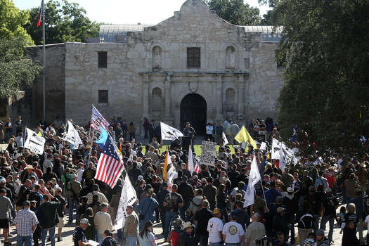 Armed protest at Alamo ends quietly 622x350