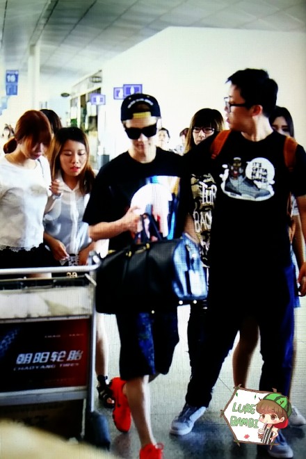 [Preview] 140628 Tianjin Airport (Departure) and Chongqing Airport (Arrival) [60P] 005tooE1jw1ehtko3rjk5j30np0zkkc4