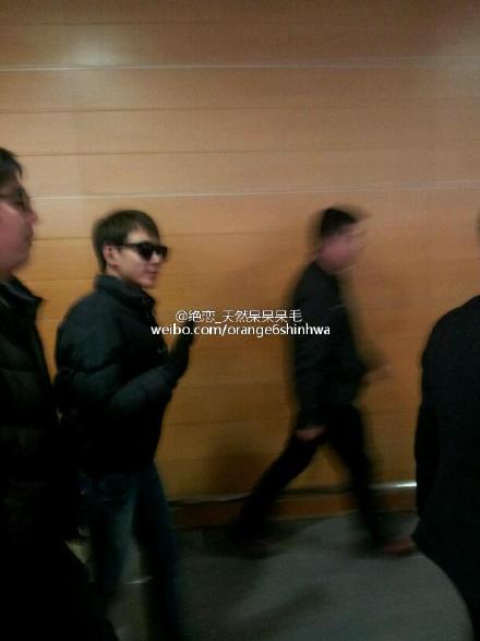 [17.2.12][Pics] Andy ~ Incheon & Shanghai Aiport 4a8122b4jw1dq59he7udqj