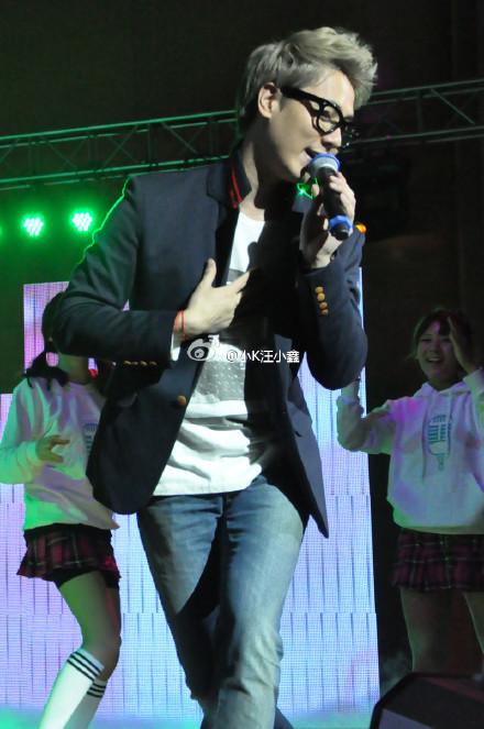 [7.1.12][Pics] Andy Beijing Fanmeet 58e0431ajw1doubib6ubhj