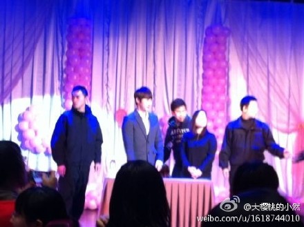 [11.2.12][Pics]JunJin @ Beijing Press Conference + Fanmeet 607c12cajw1dpyjza7bvjj