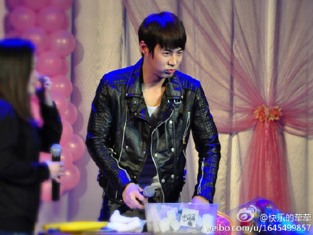 [11.2.12][Pics] JunJin @ Beijing Fanmeet Pics Part 2 621455d1gw1dpyvrsm9wvj