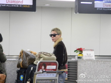 [17.12.11] Andy @ Airport Pics 6237f879gw1do5qsupkvdj