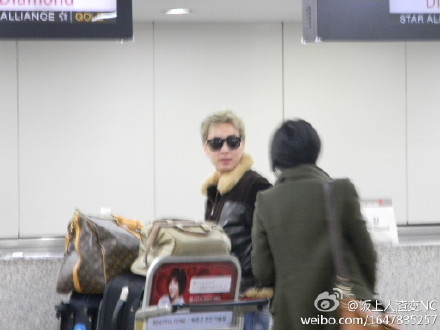 [17.12.11] Andy @ Airport Pics 6237f879gw1do5qzo2ya6j