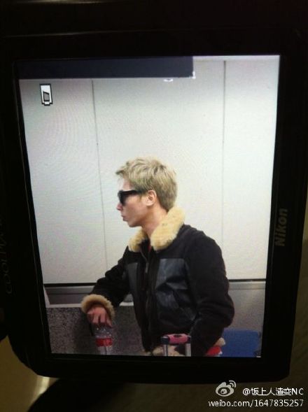 [17.12.11] Andy @ Airport Pics 6237f879jw1do5kfruddxj