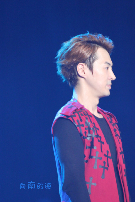 [1.5.12][Fanpics] Shinhwa @ 430 Shanghai concert 6817c672tw1dsiujpogipj