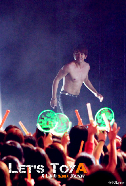 [1.5.12][Fanpics] Shinhwa @ 430 Shanghai concert 6856890dgw1dsizhvuyuwj