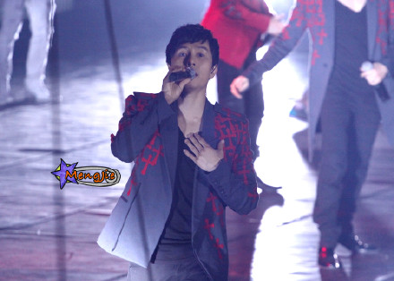 [1.5.12][Fanpics] Shinhwa @ 430 Shanghai concert 6870d3e8gw1dsj0vuc9j1j