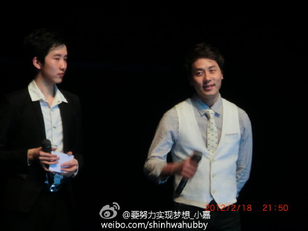 [18.2.12][Pics] Andy @ Shanghai Fanmeet + Handshake 695c5226gw1dq6ugebzuzj