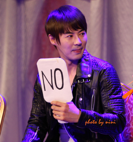 [11.2.12][Pics] JunJin @ Beijing Fanmeet Pics Part 2 6abbd9d2jw1dpz98q1kd5j