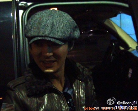 [11.12.11] JunJin @ Seoul Airport 6b83f581gw1dnz2rphwb1j