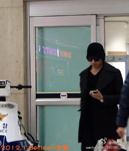 [8.1.12][Pics] Eric - Hongqiao-Seoul Airport PIcs 6b83f581jw1dovdphrintj