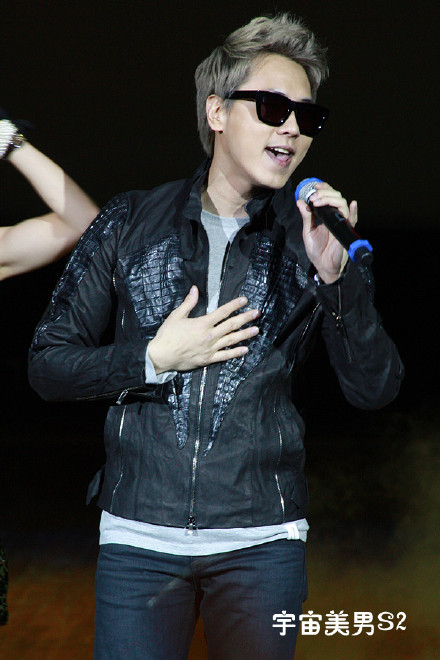 [7.1.12][Pics] Andy Beijing Fanmeet 7d7c2c3bjw1doub0uyzc8j