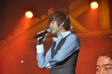 [30.12.11] Shin Hye Sung Year End Concert Pics 80790448gw1dolwsunam4j