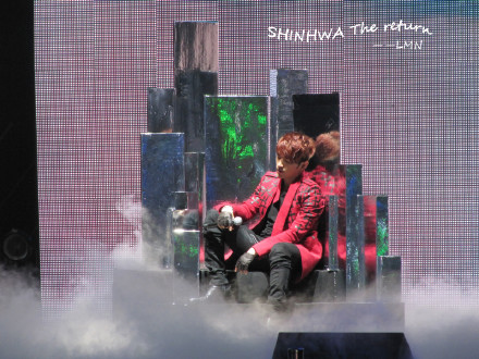 [1.5.12][Fanpics] Shinhwa @ 430 Shanghai concert 8a3c0fc3gw1dsi8v59semj