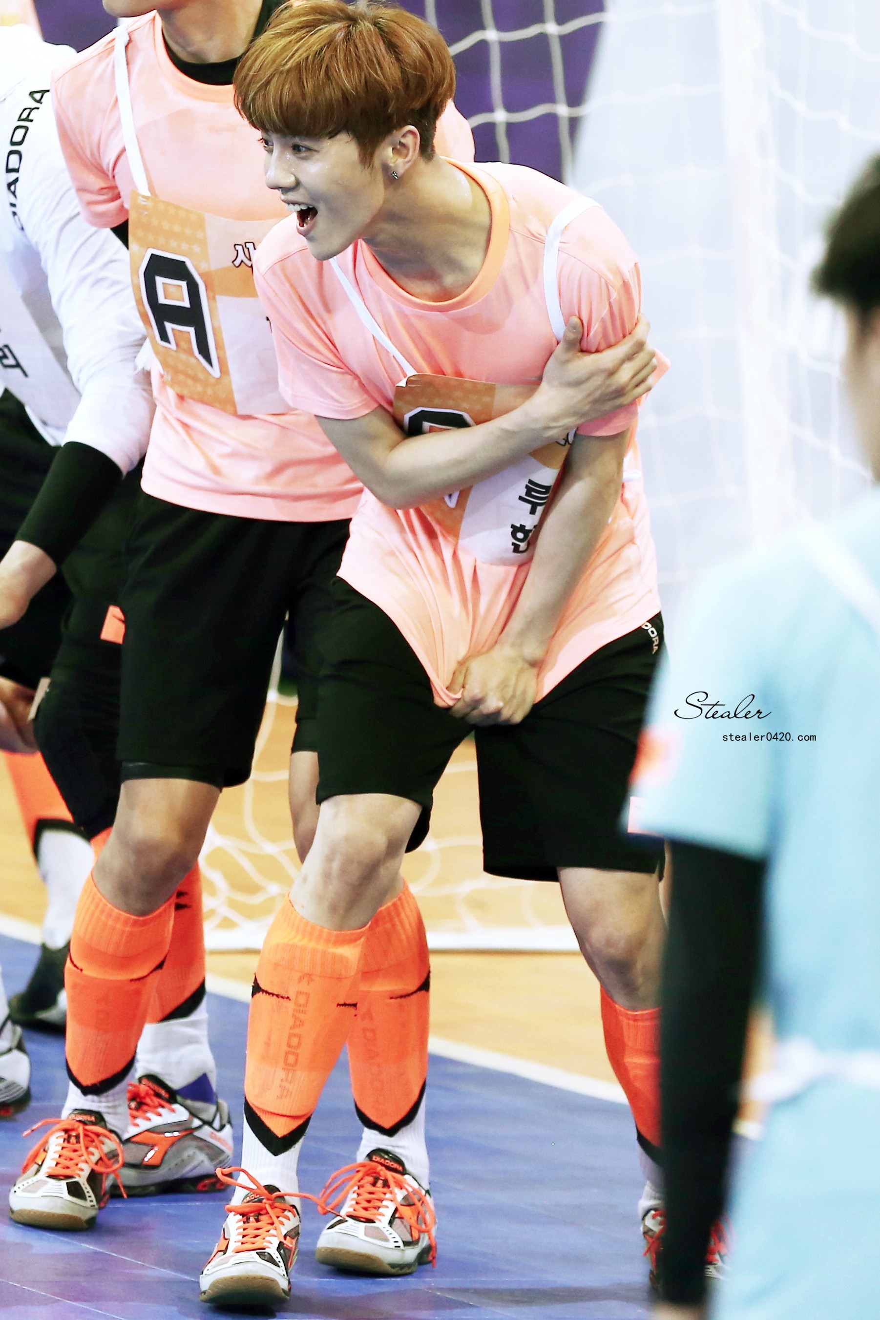 [FANTAKEN] 140526 MBC Idol Futsal Championship [49P]  005Blybwgw1egsr7unki6j31e2233e07