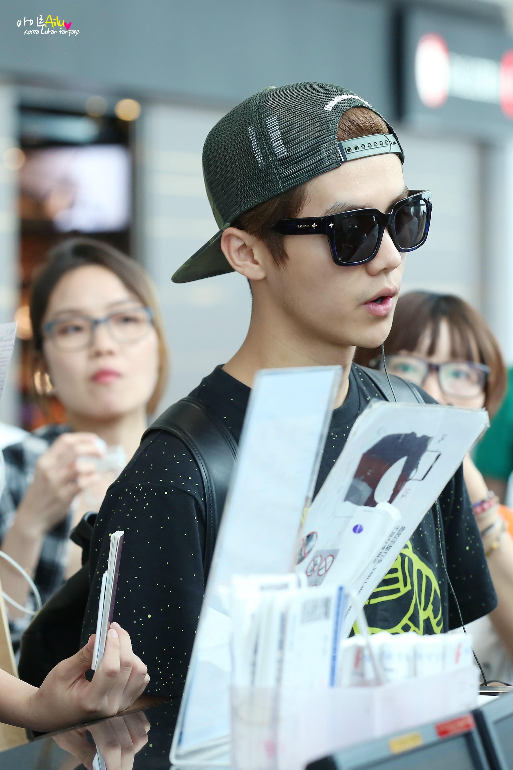  [FANTAKEN] 140713  HK & Beijing Airport [10P] 005C2aUggw1eic8cx8if1j31e0230dza